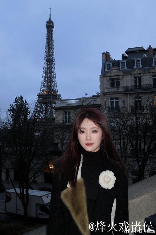 小钰在巴黎旅行中与四位冠军合影留念 小钰在巴黎旅行中与四位冠军合影留念